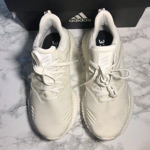 Alphabounce Beyond Adidas Woman’s size 5